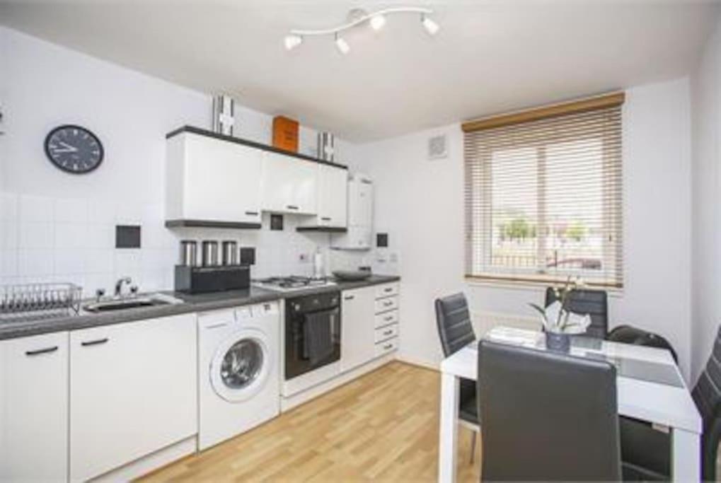 Immaculate Cosy Flat Next To Holyrood Park! Lejlighed Edinburgh Eksteriør billede
