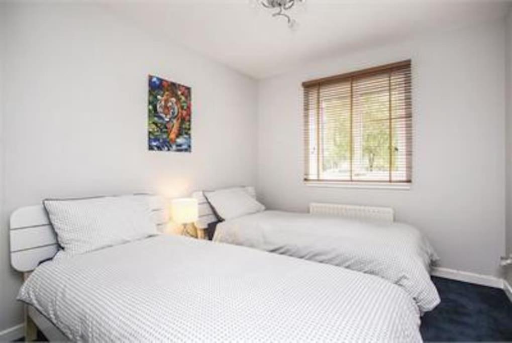 Immaculate Cosy Flat Next To Holyrood Park! Lejlighed Edinburgh Eksteriør billede