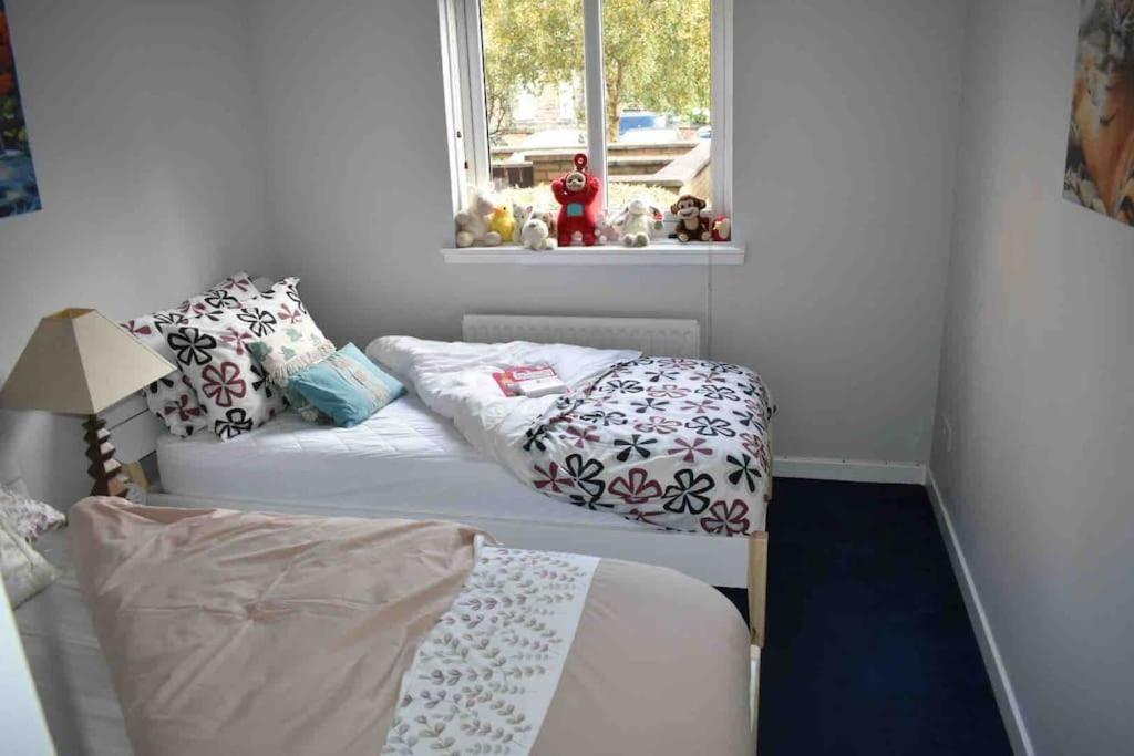 Immaculate Cosy Flat Next To Holyrood Park! Lejlighed Edinburgh Eksteriør billede